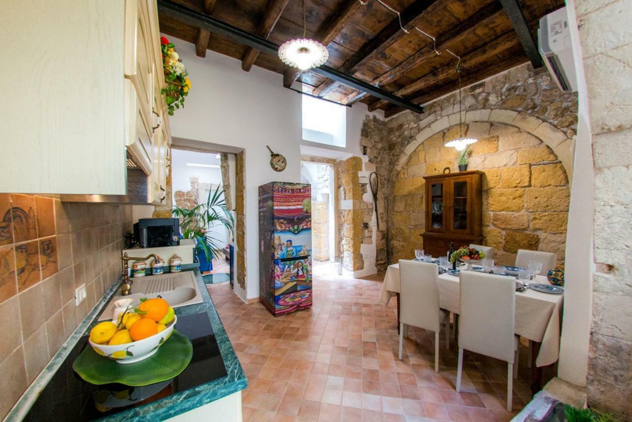 Ortigia Ancient House * Syracuse